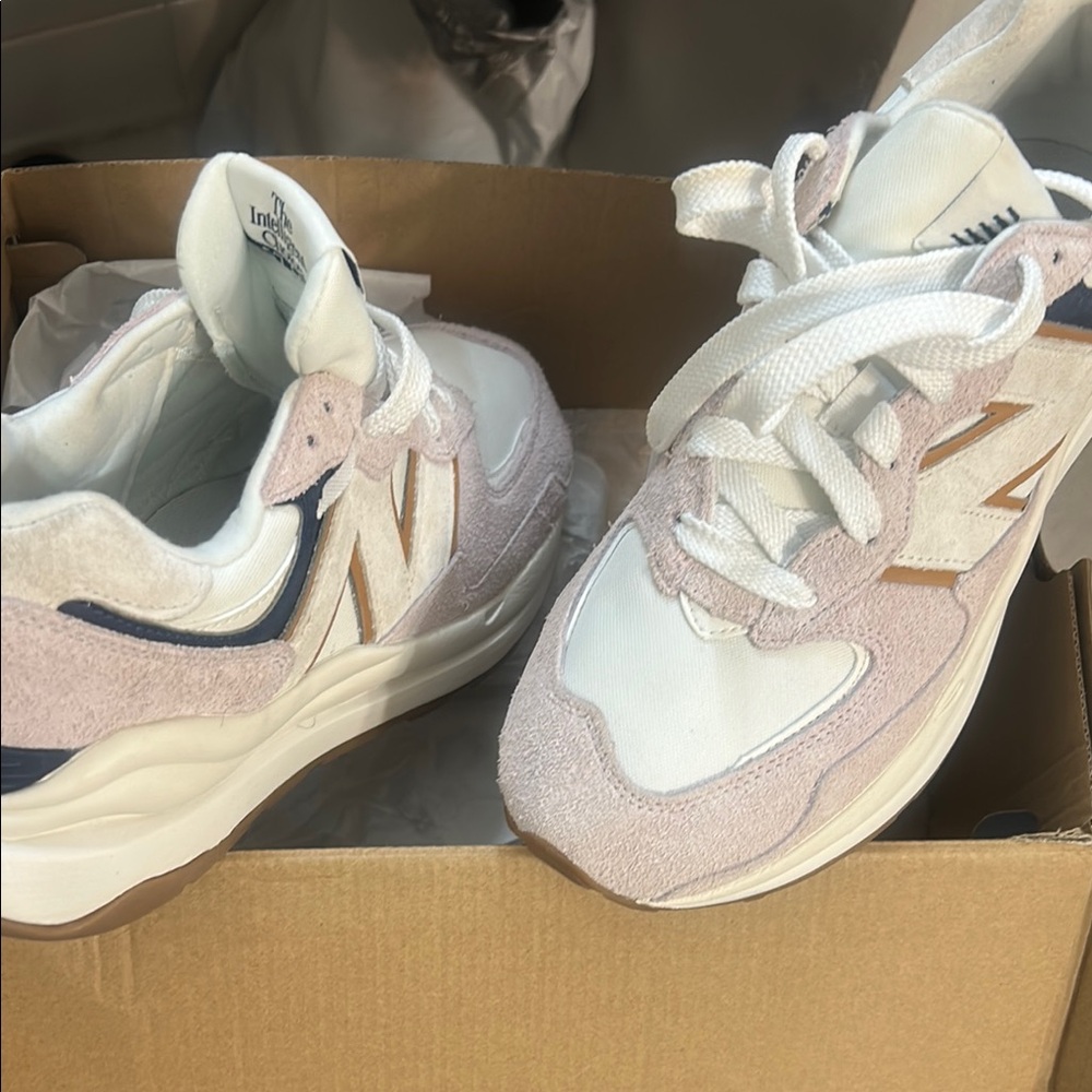 New Balance Pink and White Retro-Inspired Sneakers 57/40 Sea salt pink and Navy